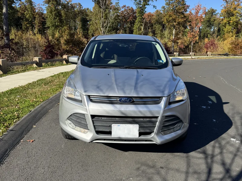 Ford Escape: Front view
