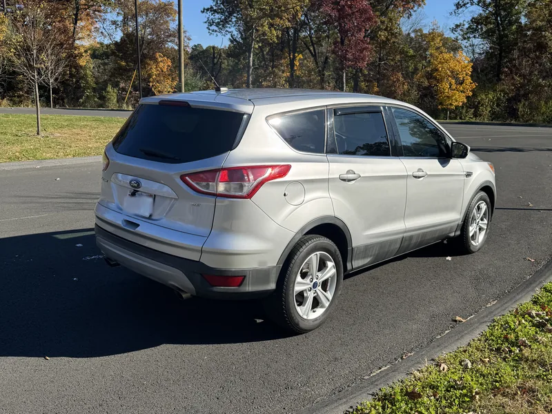 Ford Escape: Rear three-quarter view