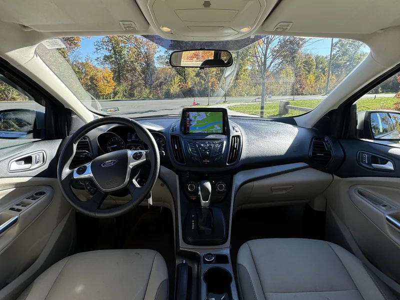 Ford Escape: Dashboard and front seats