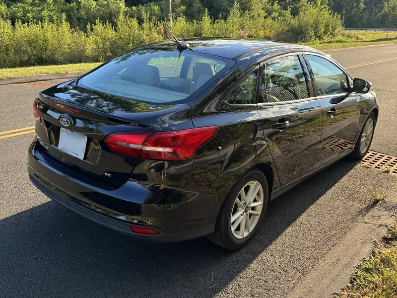 Ford Focus: Rear three-quarter view