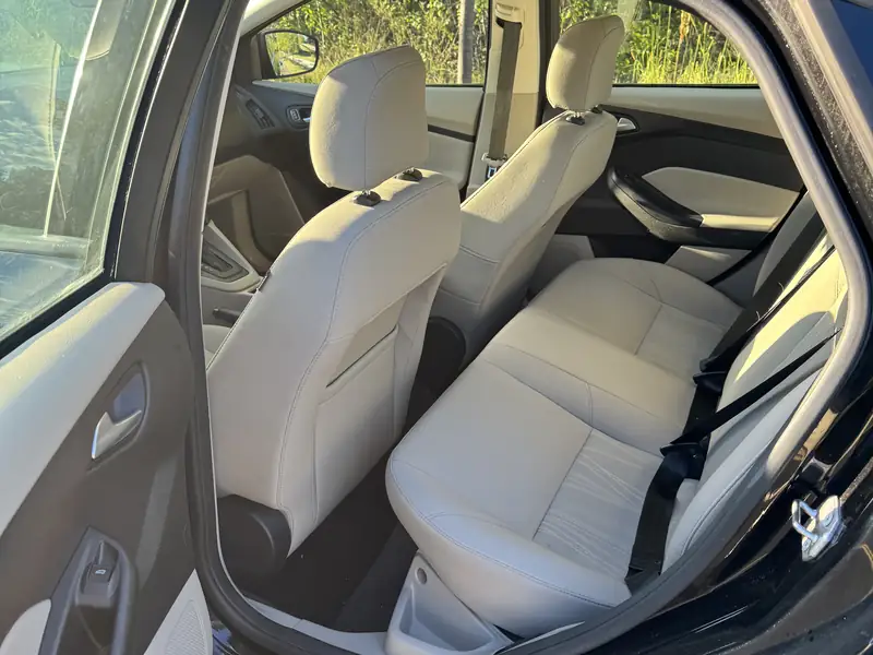 Ford Focus: Rear seats