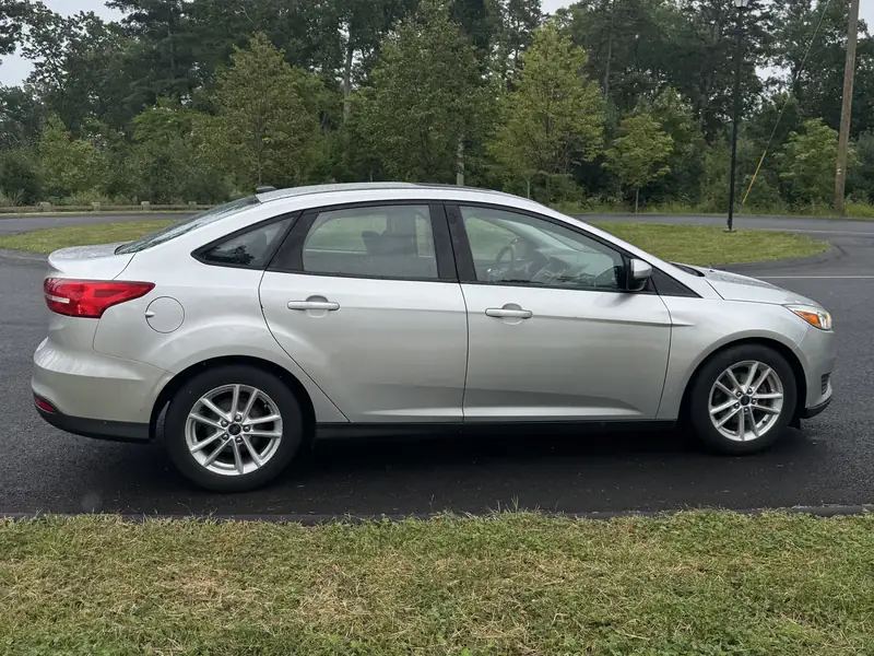 Ford Focus: Side profile