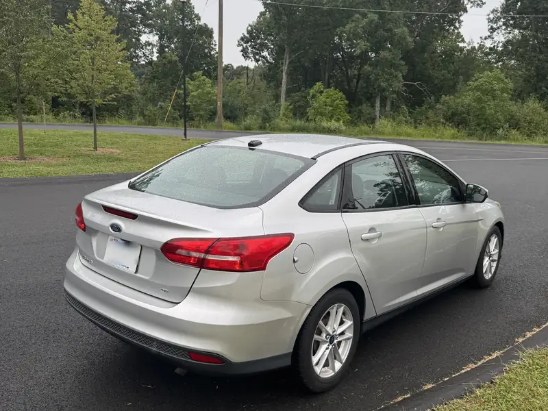 Ford Focus: Rear three-quarter view