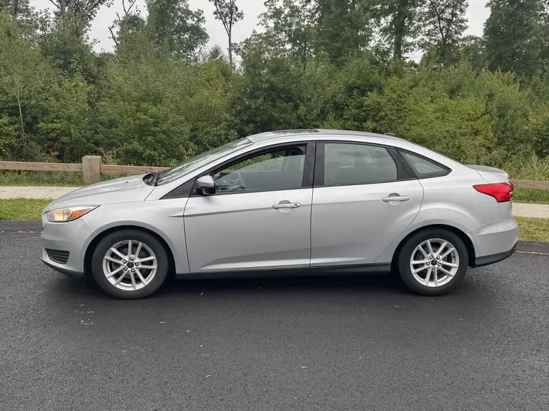 Ford Focus: Side profile from the left