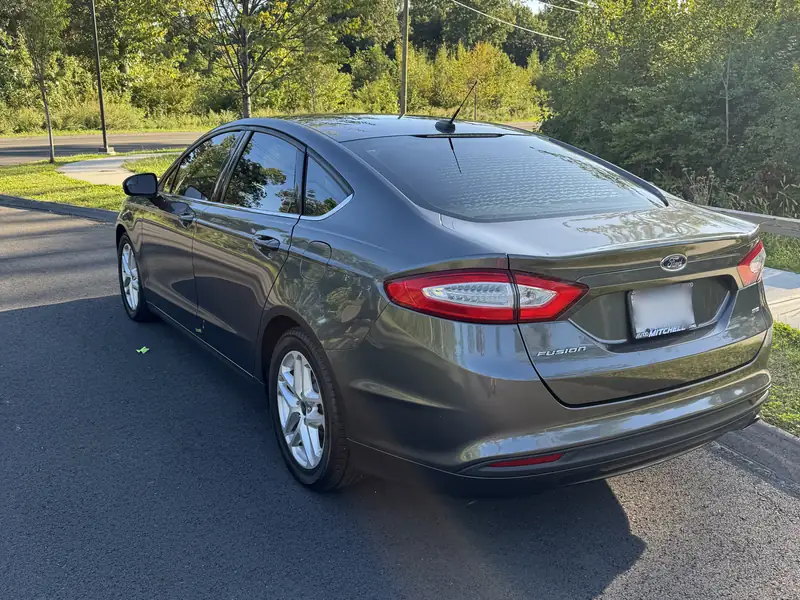 Ford Fusion: Rear three-quarter view