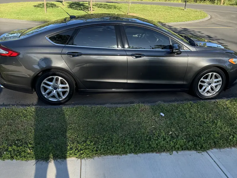 Ford Fusion: Side profile