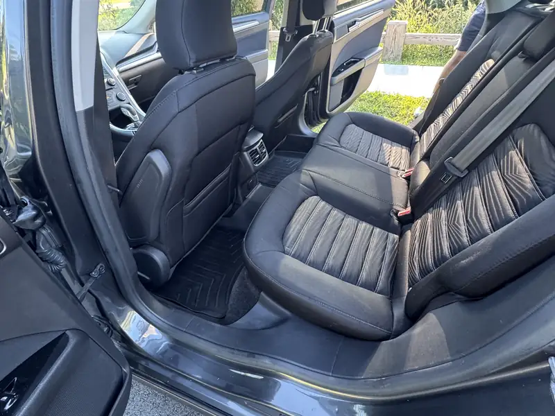 Ford Fusion: Rear seats