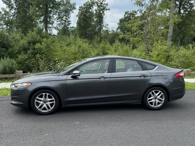 Ford Fusion: Side profile