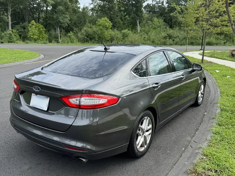 Ford Fusion: Rear three-quarter view